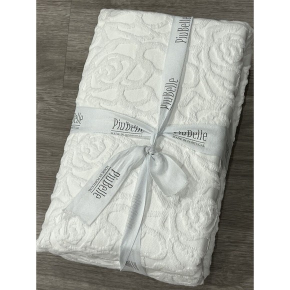 PiuBelle Portugal QUEEN Textured Woven Roses Quilt Coverlet White Bedspread NEW - Picture 2 of 5
